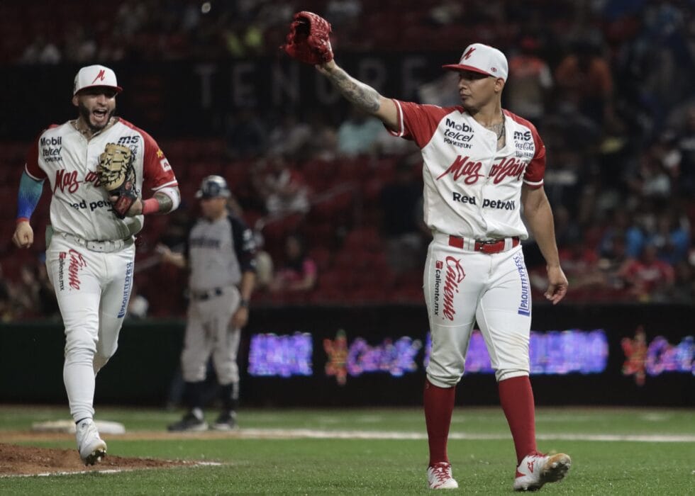 DEL BRAZO ZURDO DE BRAULIO TORRES-PÉREZ Y UN GOLPE VENADOS BLANQUEA Y ASEGURA LA SERIE