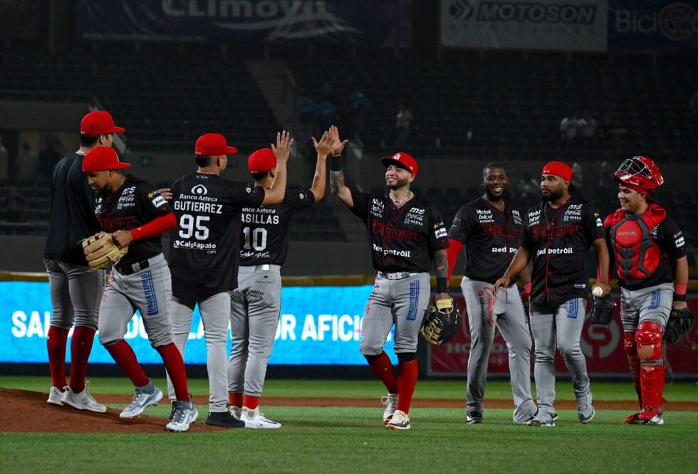 VENADOS INICIA SERIE CON TRIUNFO GRACIAS A LA EFECTIVIDAD DE HÉCTOR VILLALOBOS Y HOME RUN DE CARLOS ARELLANO