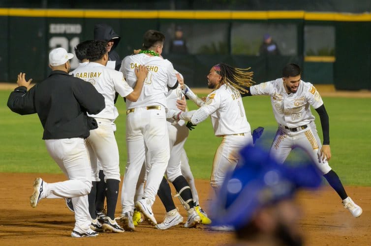 CARLOS SOTO SE VISTIÓ DE HÉROE PARA WALKOFF DE CAÑEROS SOBRE YAQUIS