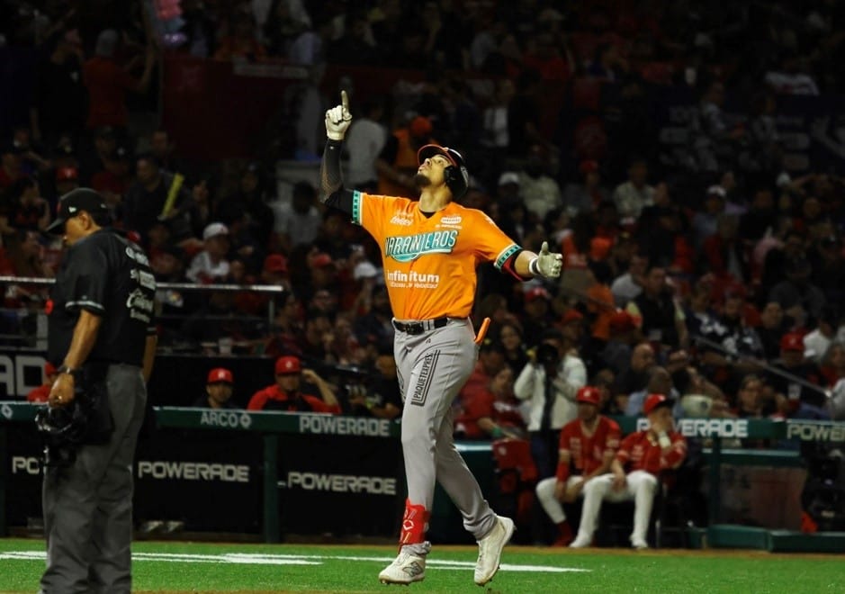 NARANJEROS GANA DRAMÁTICO JUEGO PARA PONER LA SERIE FINAL 3-0 Y LIGAN 10 TRIUNFOS EN PLAYOFFS