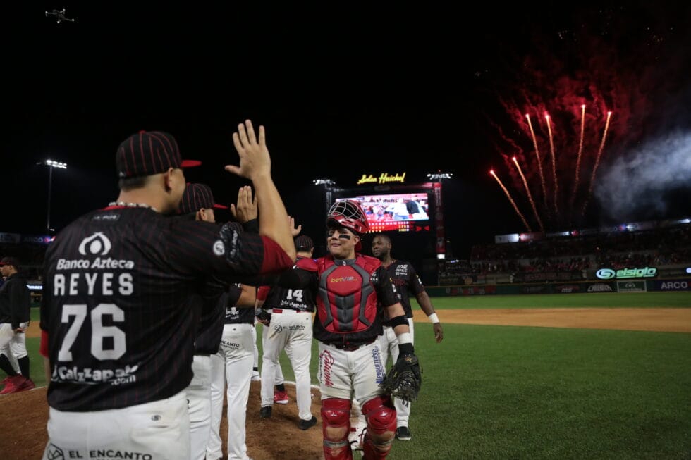 VENADOS GANA CON HR DE JESÚS ´CACAO´ VALDEZ Y HERMÉTICO RELEVO PARA PONERSE A MEDIO CAMINO DE LA FINAL DE LA LAMP