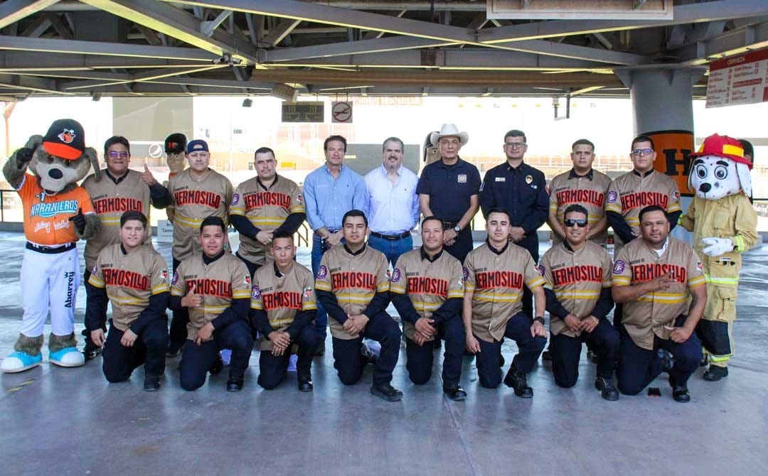 NARANJEROS ENTREGÓ UNIFORMES A BOMBEROS QUE PARTICIPARÁN EN TORNEO INTERNACIONAL DE BEISBOL