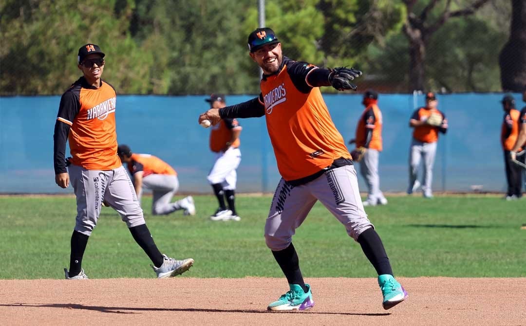 Naranjeros entrenó en Tucson previo a viajar este jueves a Phoenix