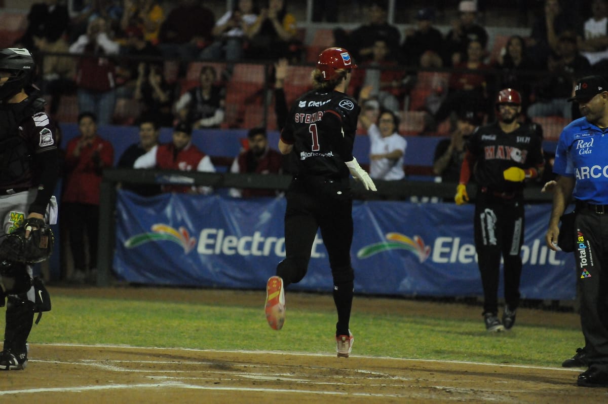 Truenan los bats de Mayos frente a Tomateros