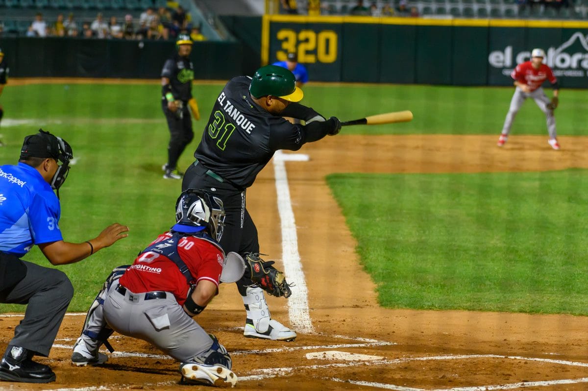 El "Tanque" Tomás castigó a los Charros y Cañeros mantienen el paso