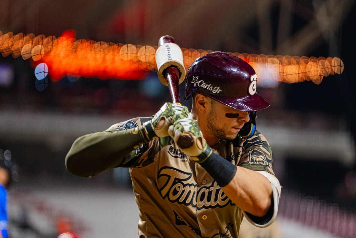 Joey Meneses llega a 10 HR y los guindas ganan el primero del Clásico Sinaloense