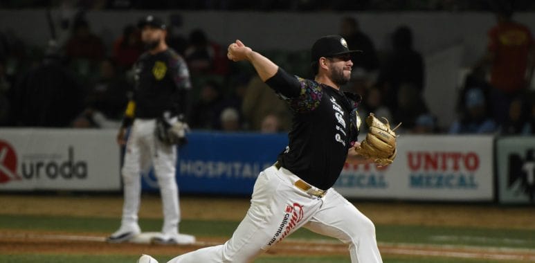 Jorge Pérez tira juego completo y blanqueada a Naranjeros