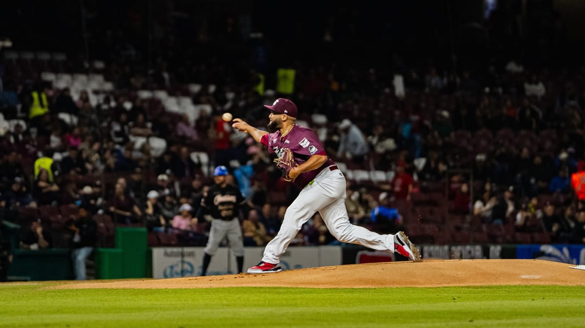 Tomateros pega primero en la Serie de México