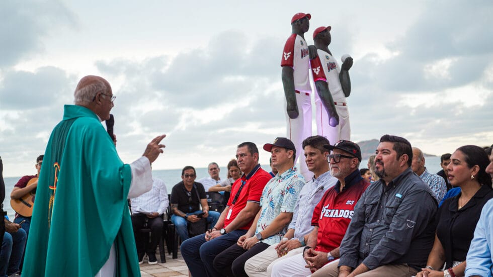 Venados celebra su legado con afición, autoridades y música de banda en el malecón de Mazatlán