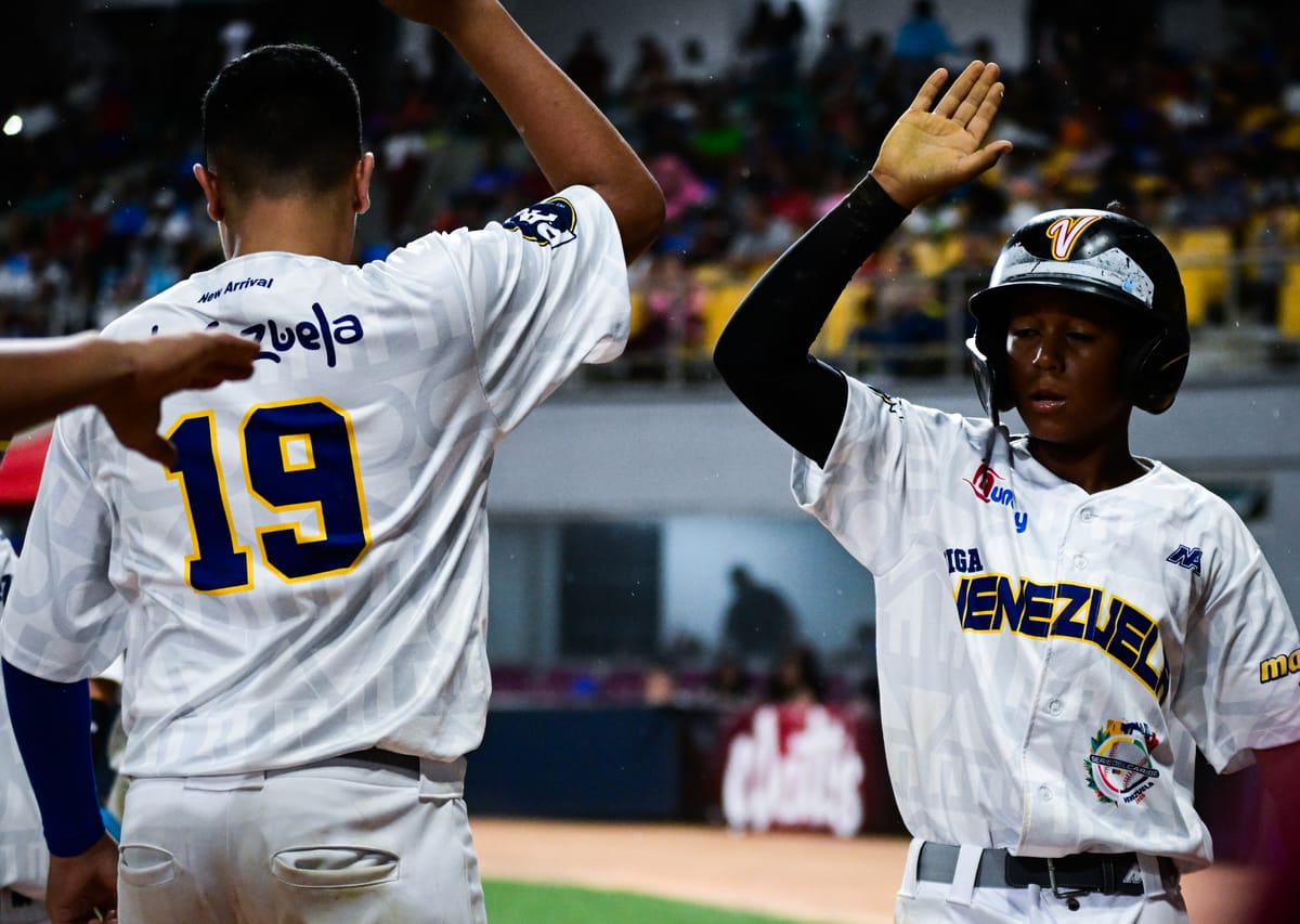 Venezuela derrota 8-2 a Curazao y sigue invicto.