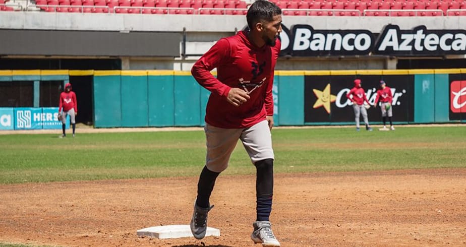 Brayan Quintero, Guante de Oro, se anuncia listo para la temporada 25-26