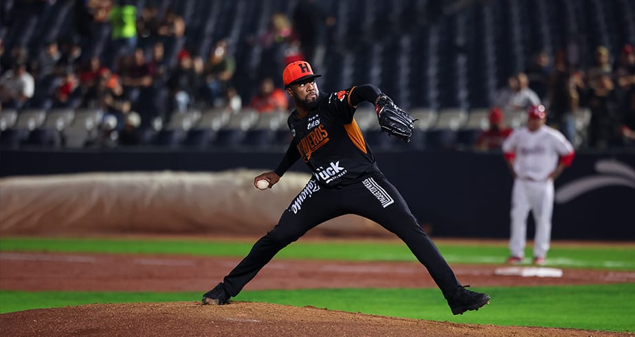 Toussaint brilló en el centro del diamante y Naranjeros aseguró la serie