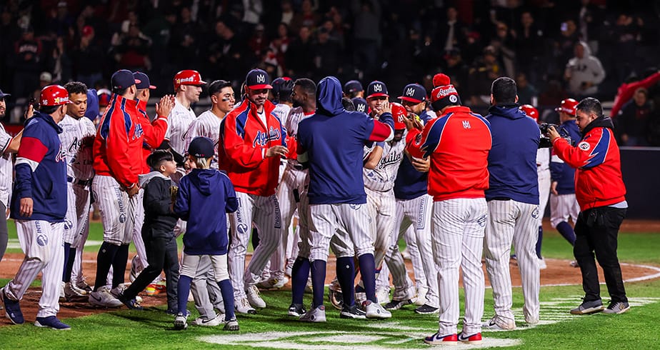 Águilas se lleva el tercer juego de semifinales en 11 capítulos