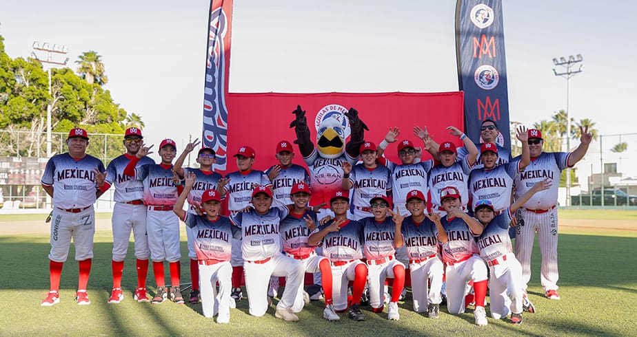 Los Águilas reciben indumentaria para el Torneo Infantil de la LAMP