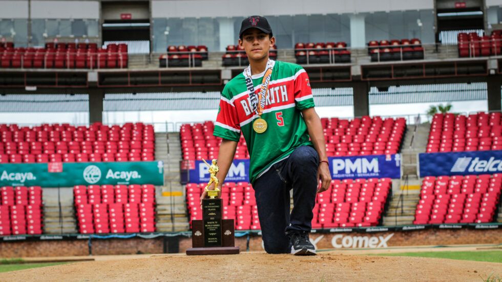 VENADOS DE MAZATLÁN SE NUTRE CON EL VERSÁTIL ALEX TOLOSA COMO SU PRIMERA FIRMA