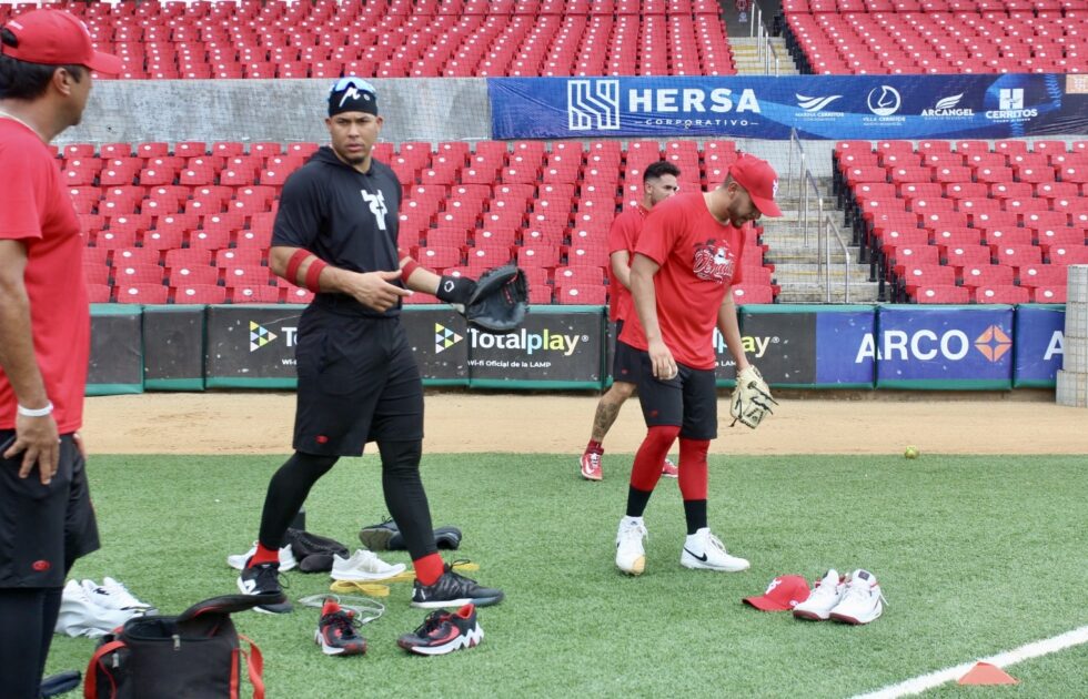 Víctor Morales y Érick Casillas fortalecen el bullpen de Venados de Mazatlán para la temporada 2024-2025 presentada por Caliente.mx