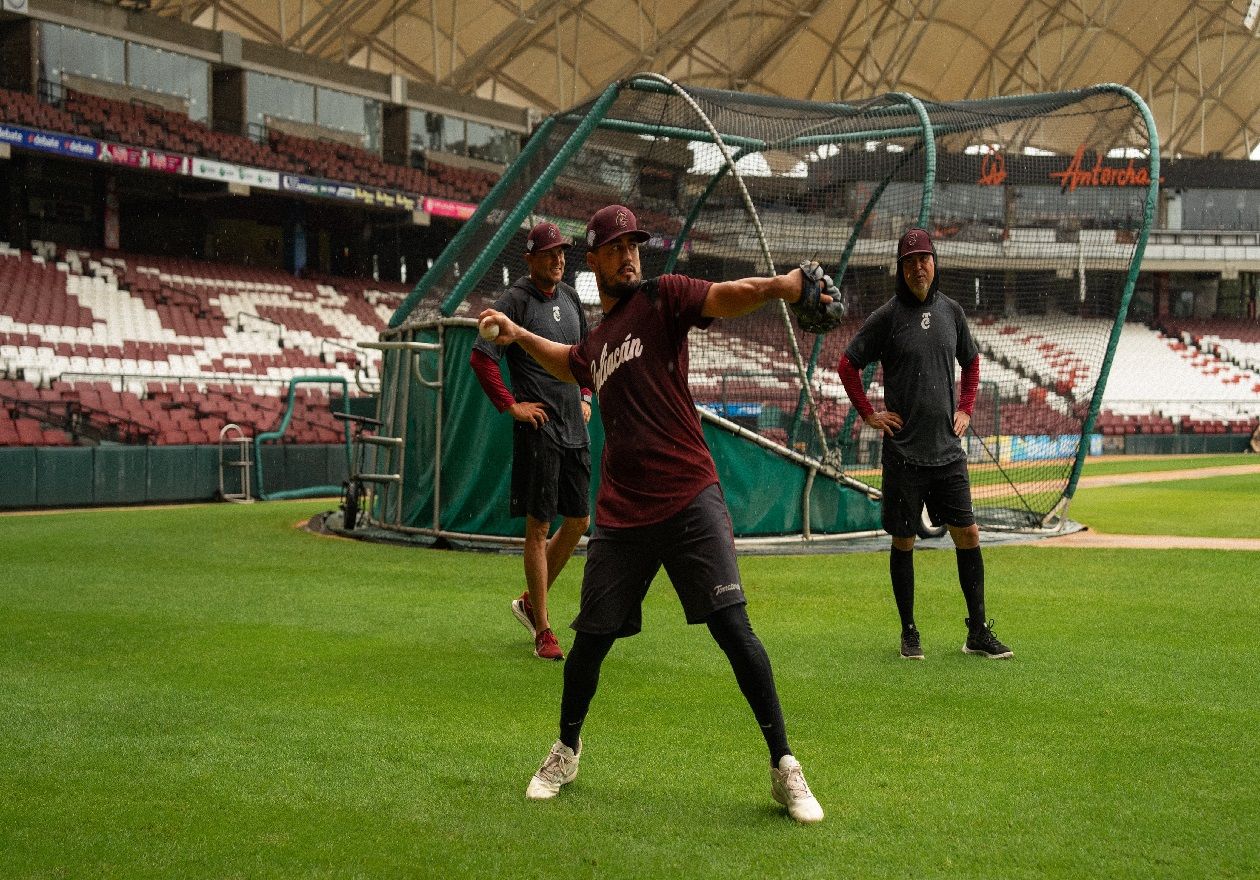 Llegan Ríos, García y Machorro a los entrenamientos de Tomateros