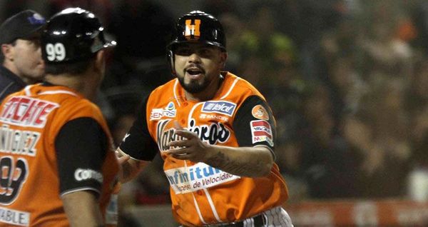 OBREGÓN Y HERMOSILLO HACEN CAMBIO DE JUGADORES; SERGIO BURRUEL VA A YAQUIS Y WALTER IBARRA VUELVE A NARANJEROS