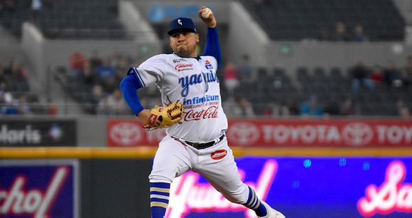 CON GRAN PITCHEO DE ALEX DELGADO, YAQUIS COMPLETA LA LIMPIA SOBRE VENADOS