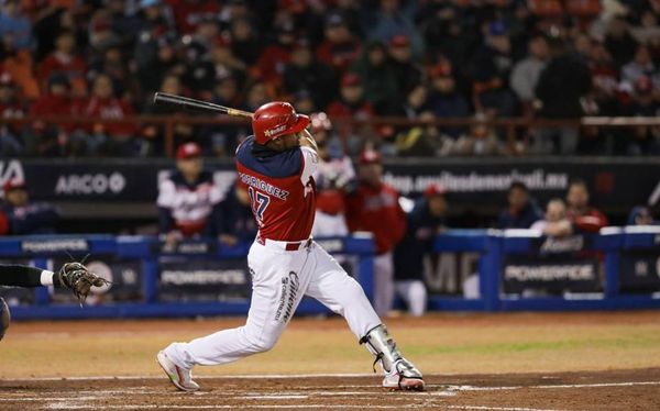 CHARROS FIRMA EL PODER DEL COLOMBIANO REYNALDO RODRÍGUEZ