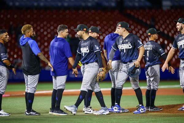 En emocionante juego, Yaquis adelanta la serie a Charros