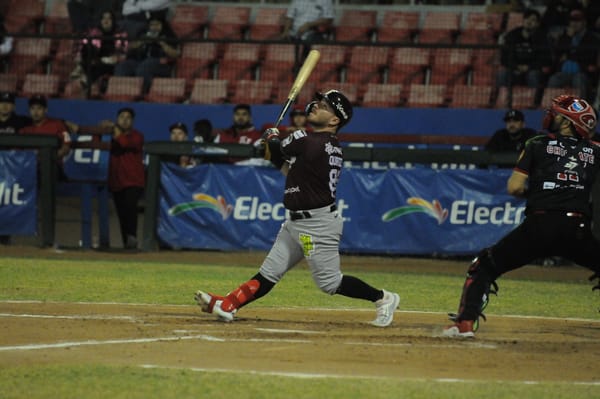 Truena la ofensiva guinda para empatar la serie en Navojoa