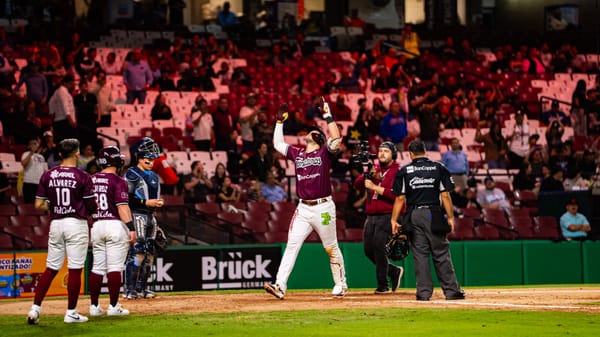 Noche histórica de Joey Meneses le da el primero de la serie a los Tomateros