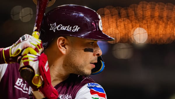 Joey Meneses llega a 500 hits y los guindas empatan serie vs Sultanes