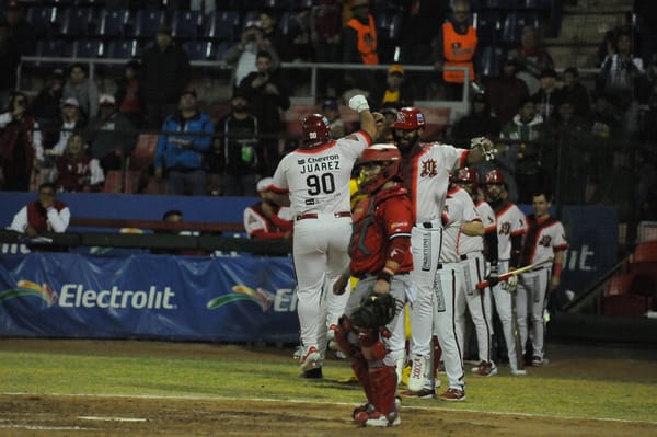 Con grand slam del "Pepón" Juárez Navojoa asegura la última serie de la primera vuelta