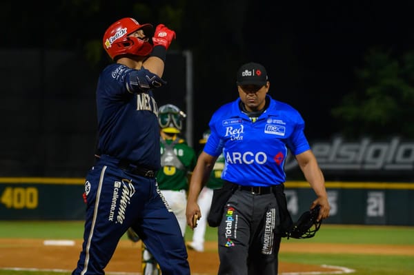 Estallan los maderos de los Águilas en Los Mochis para ganar la serie