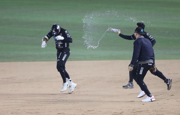 Sultanes deja en el terreno a los campeones para igualar la serie