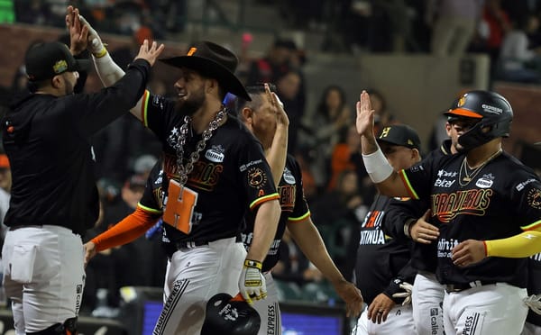 Los campeones se imponen en el primero de la serie en el Clásico de la LAMP