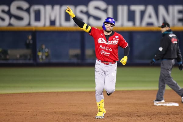 Charros vence a Sultanes en extrainnings y se lleva la serie