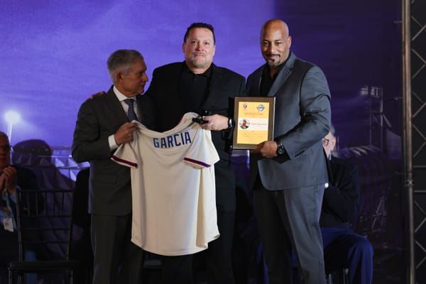 Entronizados Karim García y Álvaro Ley al Pabellón de la Fama de la Serie del Caribe