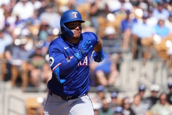 Alejandro Osuna debuta en MLB