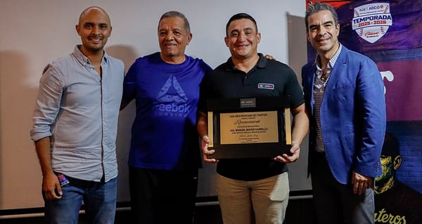 Axl Mayer se lleva el reconocimiento a Umpire del año