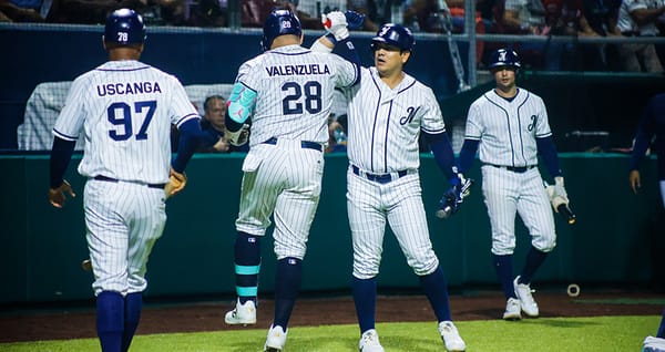 Jaguares logra su primera victoria en casa ante Tomateros