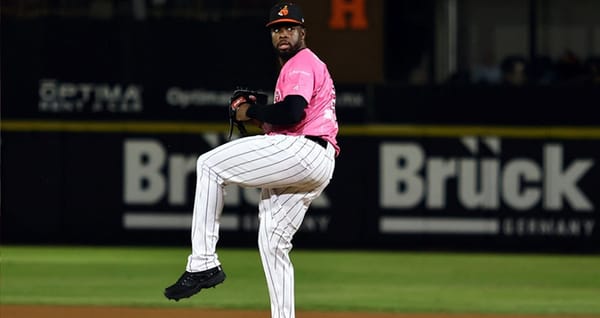 Con gran pitcheo de Toussaint los Naranjeros se imponen a Obregón