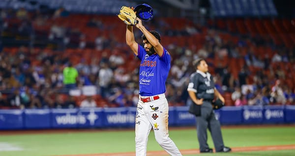 Charros domina a Naranjeros y se mantiene en lo alto