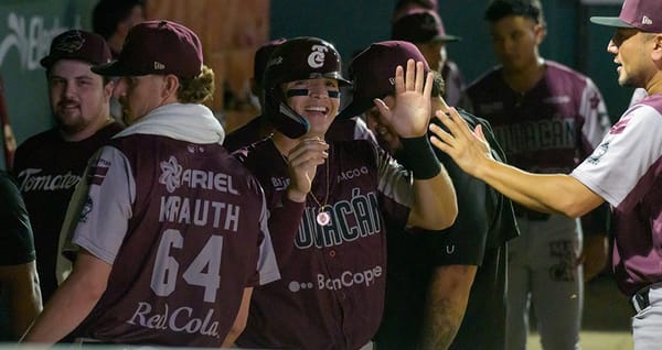 Madruga la ofensiva guinda para nivelar la serie en Los Mochis