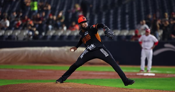Toussaint brilló en el centro del diamante y Naranjeros aseguró la serie