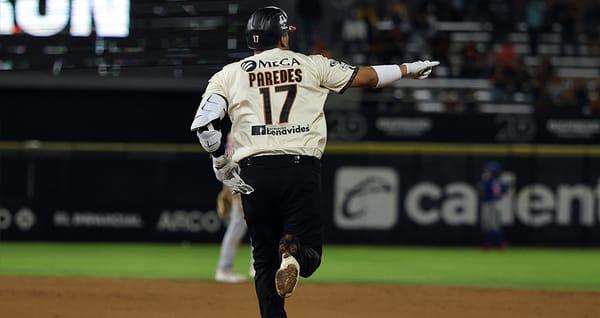 Con contundente ofensiva Naranjeros igualó la serie ante Charros